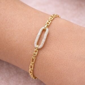 Gold bracelet with a mariners link diamond inspired oval link